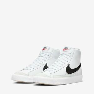 Nike Blazer Mid ‘77 Size 7.5 W/6Y